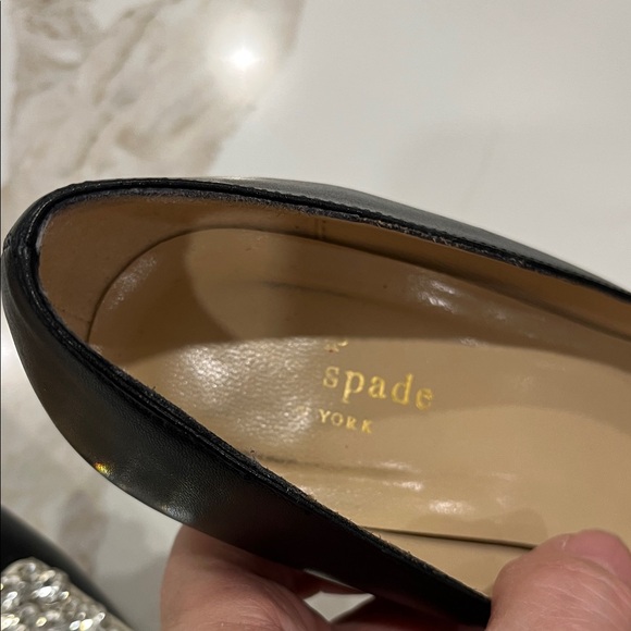 Elegant Kate Spade Black Leather & White acrylic 3.5” heel Crystal Embellishment - Picture 4 of 7
